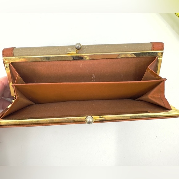 Vintage Dooney & Bourke Leather Wallet Taupe Brown Pebbled Kisslock Coin Purse - Picture 6 of 9